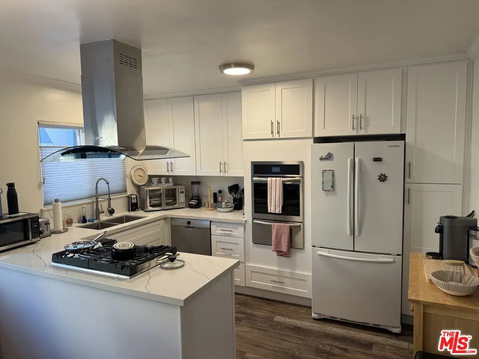 Sherman Oaks, California 91403, United States, 2 Bedrooms Bedrooms, ,2 BathroomsBathrooms,Residential,Active,249596