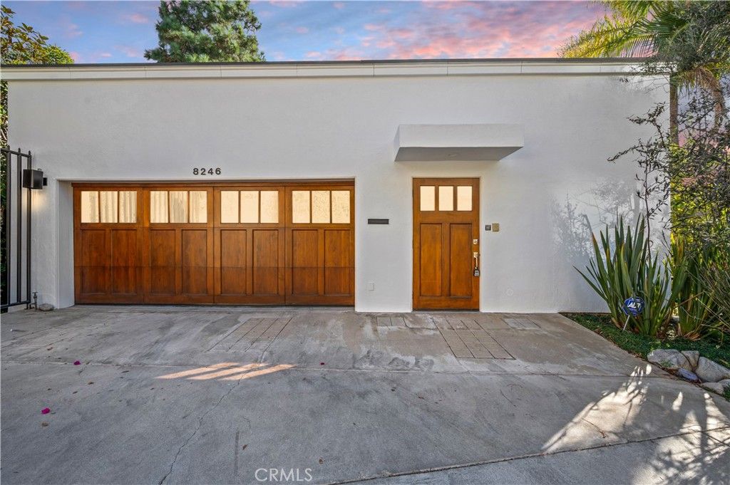 Photo of 8246 Woodshill Trail, Los Angeles, CA 90069 (MLS # SR25256214)