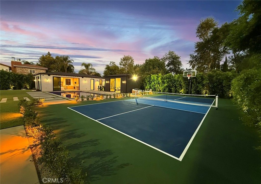Photo of 23416 Califa Street, Woodland Hills, CA 91367 (MLS # SR25162468)