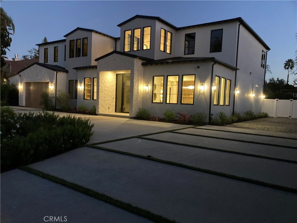 Photo of 23416 Califa Street, Woodland Hills, CA 91367 (MLS # SR25162468)
