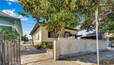 Photo of 5123 S San Pedro St St, Los Angeles, CA 90011 (MLS # CV25214317) Photo of 5123 S San Pedro St St, Los Angeles, CA 90011 (MLS # CV25214317)