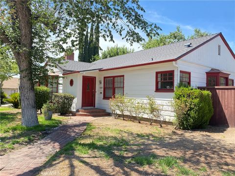 Photo of 939 E Colton Avenue, Redlands, CA 92374 (MLS # IV25229891) Photo of 939 E Colton Avenue, Redlands, CA 92374 (MLS # IV25229891)