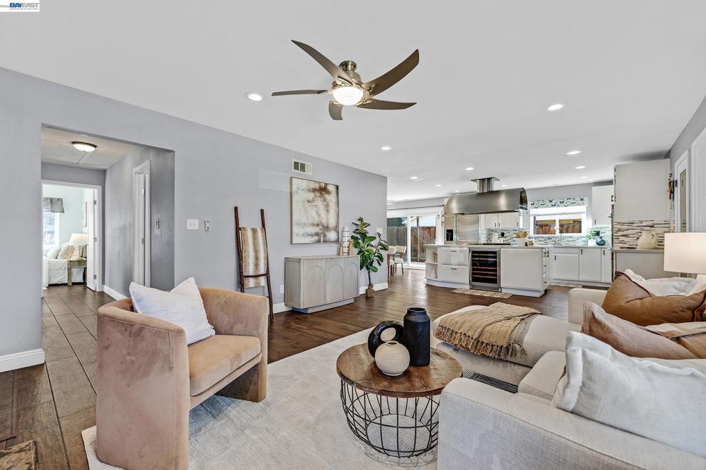 547 Teal Ct