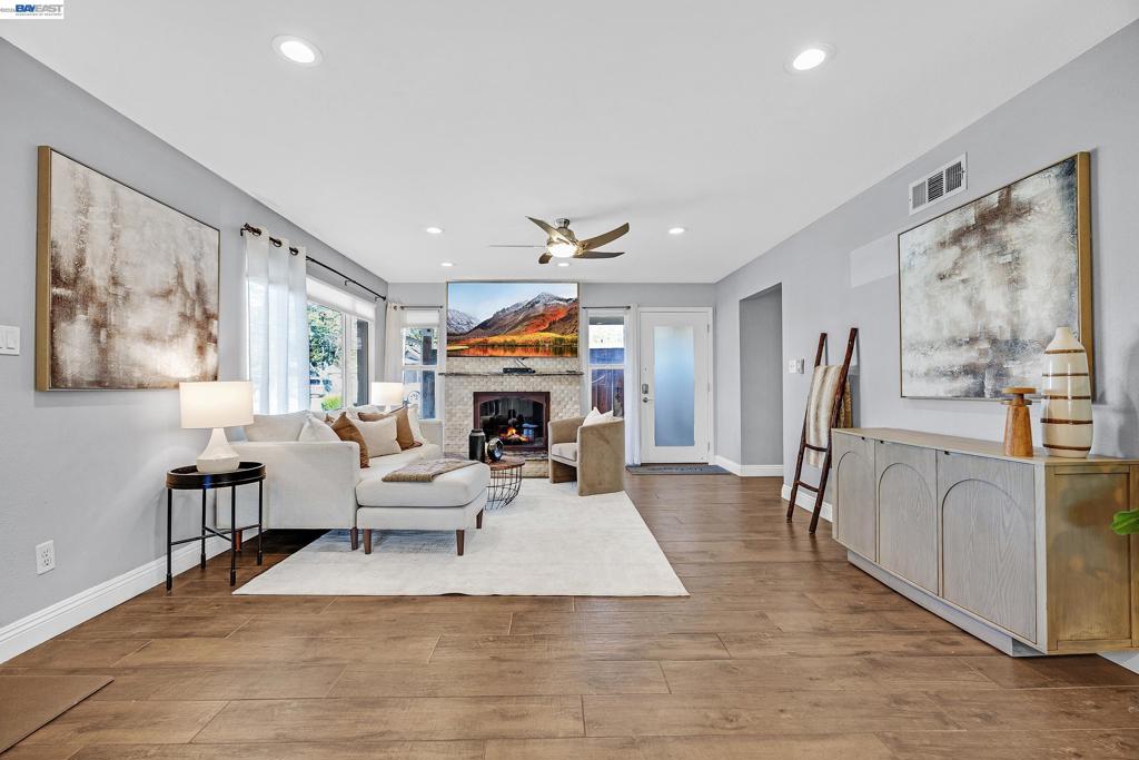 547 Teal Ct