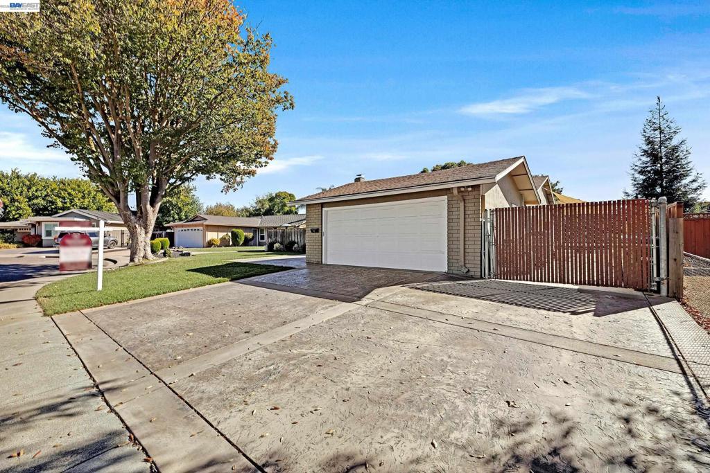 547 Teal Ct