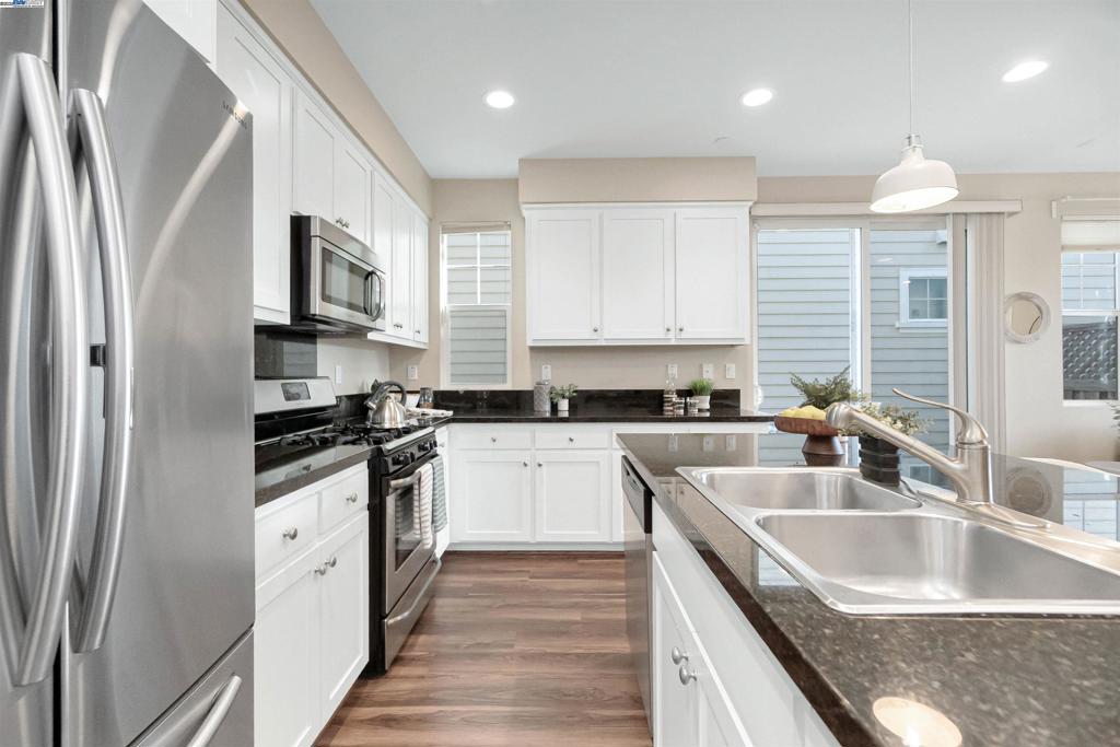 HAYWARD - Residential