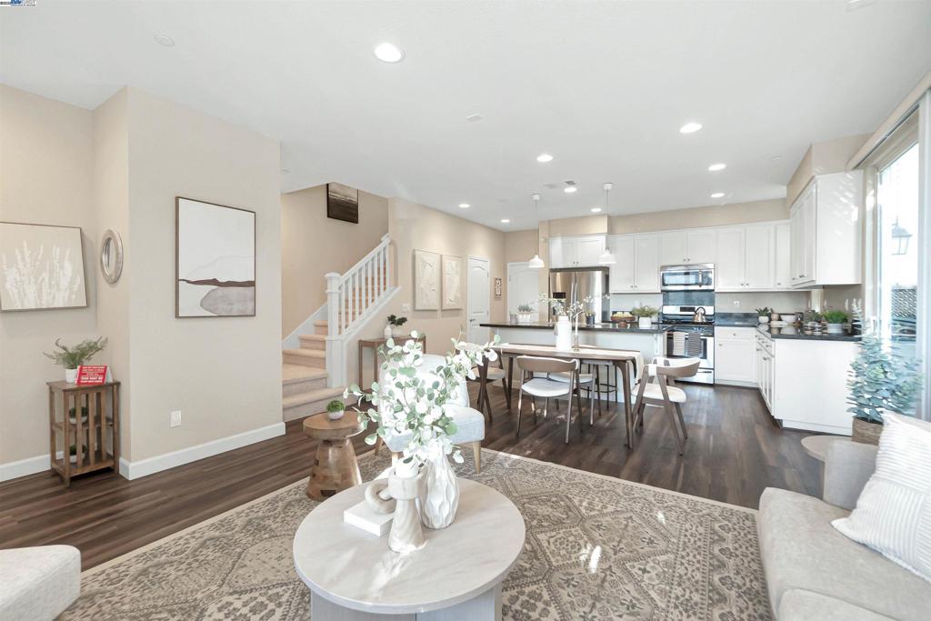 HAYWARD - Residential