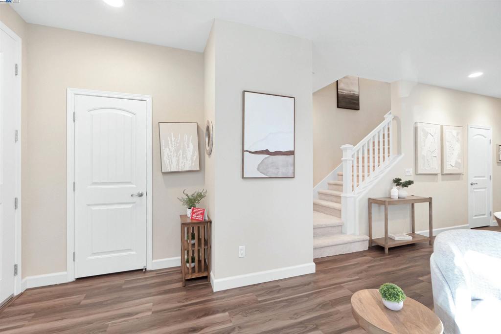 HAYWARD - Residential