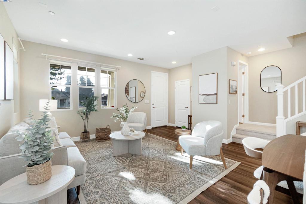 HAYWARD - Residential