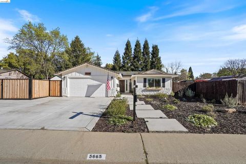 Photo of 5665 Arcadia Ave Ave, Loomis, CA 95650 (MLS # 41126968)