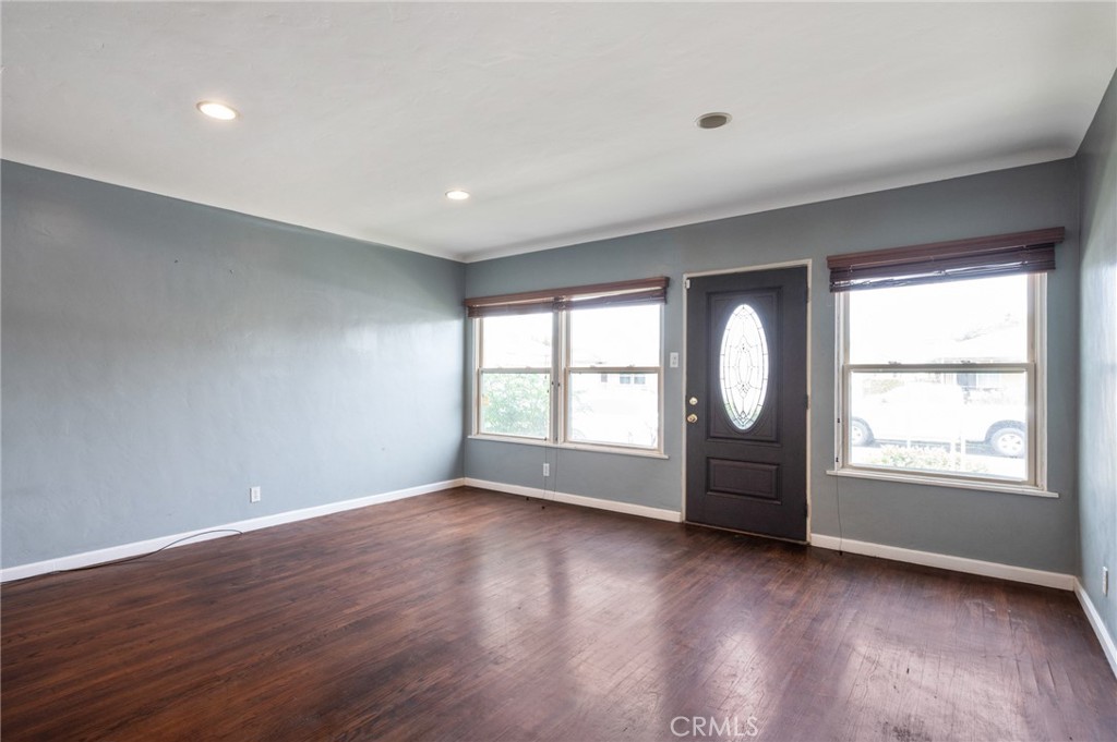 2736 E Jackson