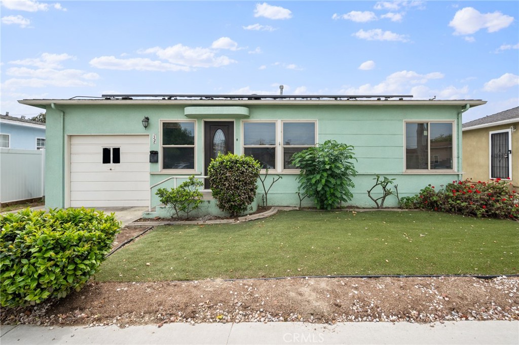2736 E Jackson