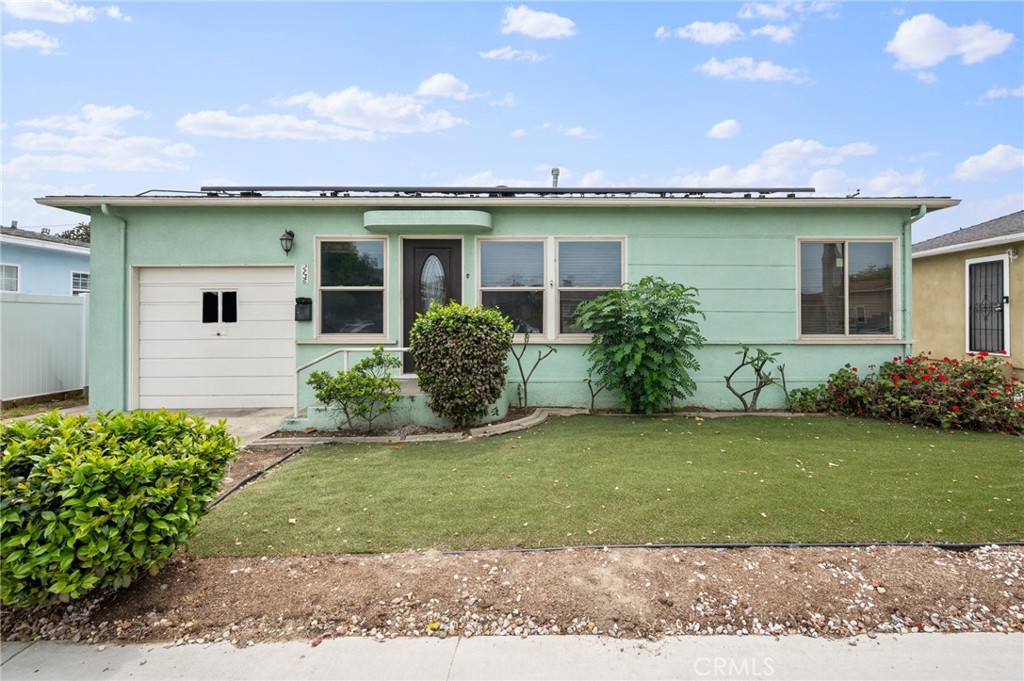 2736 E Jackson