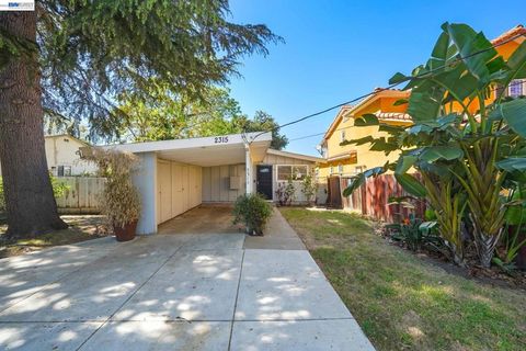 Photo of 2315 Ralmar Ave Ave, East Palo Alto, CA 94303 (MLS # 41128086)