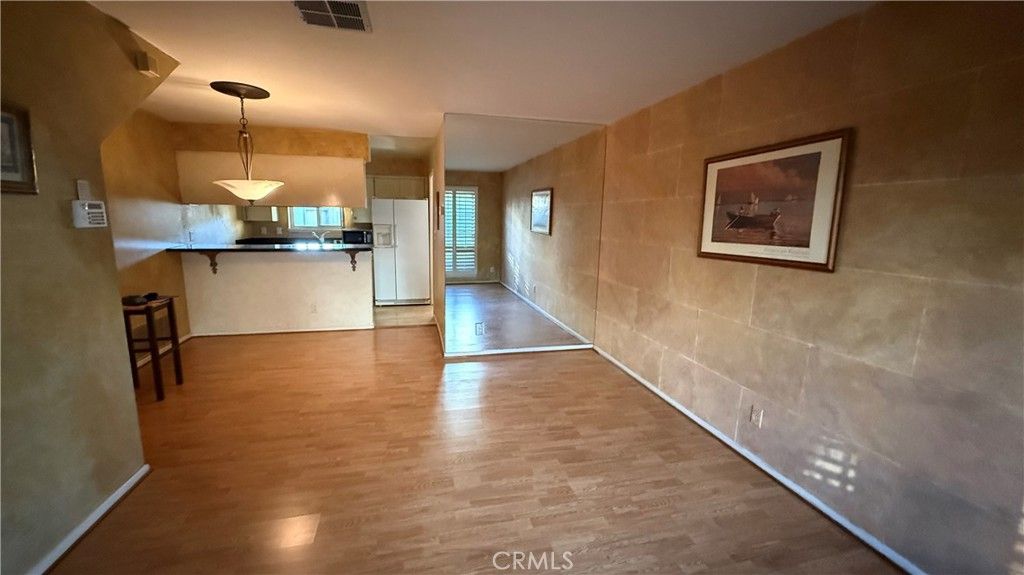 Photo of 22049 Oxnard, Woodland Hills, CA 91367 (MLS # SR25274825)