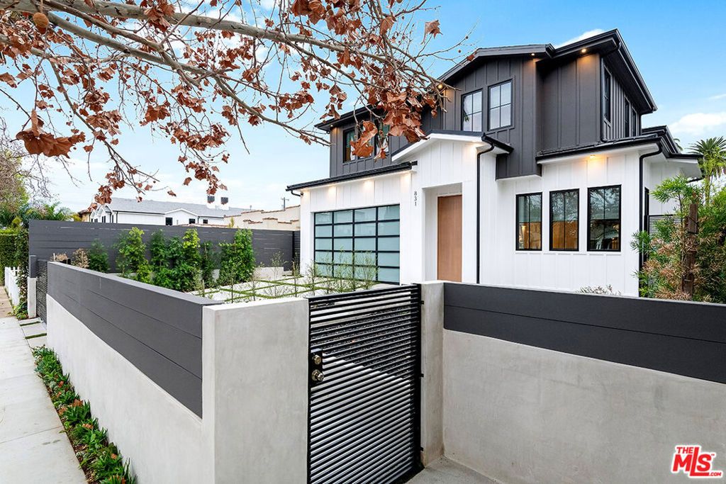 Photo of 831 N Spaulding Avenue, Los Angeles, CA 90046 (MLS # 25477111)