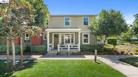 Photo of 400 Persimmon Cmn Cmn #7, Livermore, CA 94551 (MLS # 41130040)