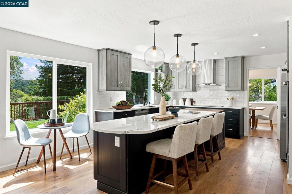 149 Sandringham Dr