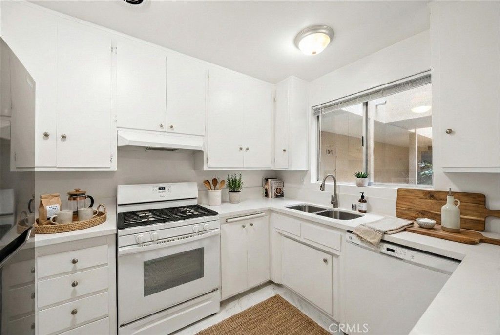 Photo of 1101 Lincoln Boulevard #1A, Santa Monica, CA 90403 (MLS # PV26010400)