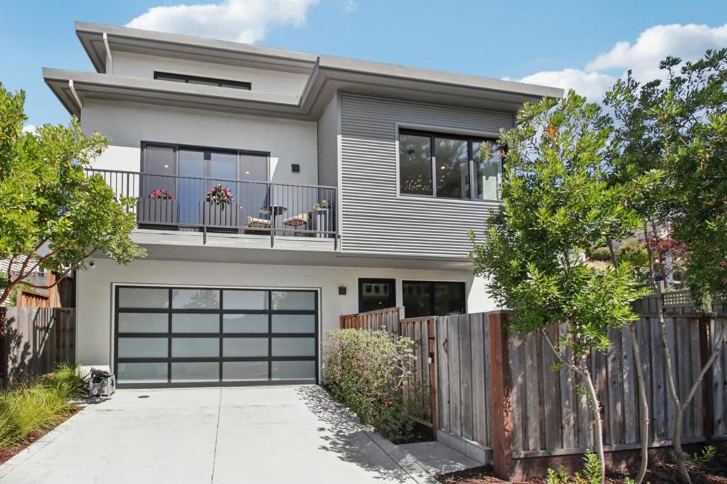 90 Gateway Court
