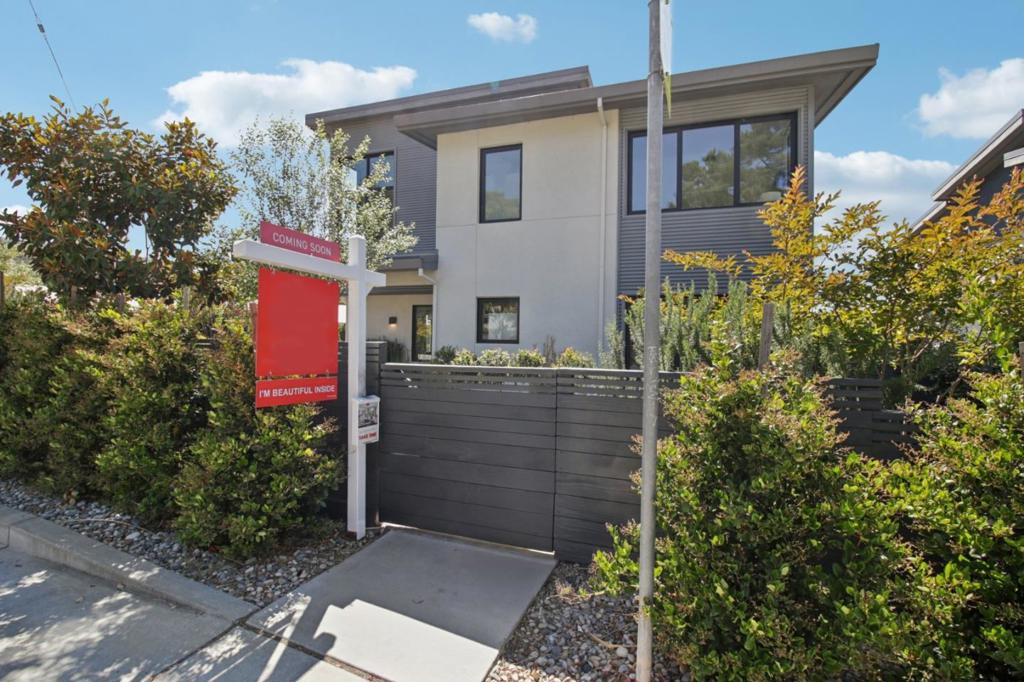 90 Gateway Court