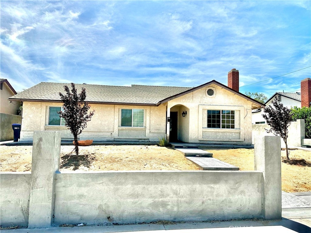 1108 E Lancaster