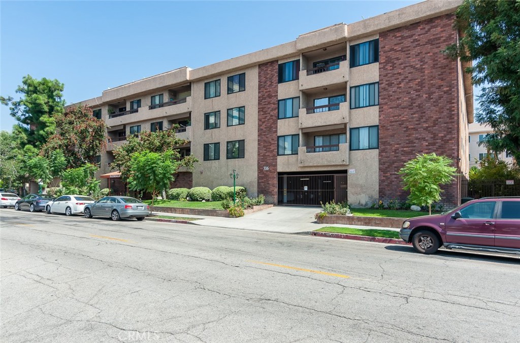 Spacious 2-bedroom condo right in the heart of Glendale, close to premium shopping, restaurants, transportation & Americana Mall on Brand Blvd. Front corner unit with city view. Open floor plan. Light and bright unit. Spacious living room with fireplace and direct access to a good size balcony to enjoy city view and your morning coffee. Central AC & Heat. Updated kitchen, granite counter tops, new stove. Extra-large main bedroom with walking closet & a good-sized main bathroom with updated bathroom. Well maintained complex, security gate, pool, spa, fitness room and recreation room. 2 side by side parking spaces