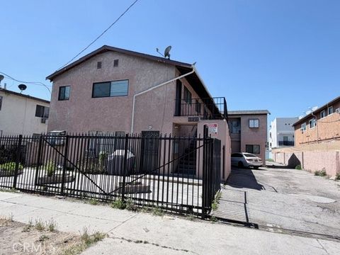 Photo of 6827 Radford Ave, North Hollywood, CA 91605 (MLS # SR26086677)