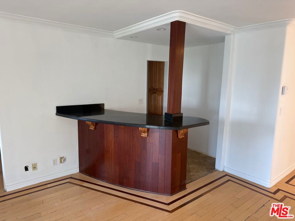 914 Lincoln Boulevard 301