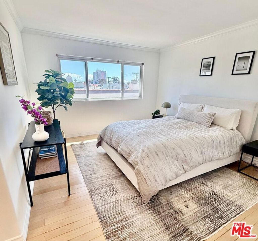 Photo of 914 Lincoln Boulevard #301, Santa Monica, CA 90403 (MLS # 26668009)