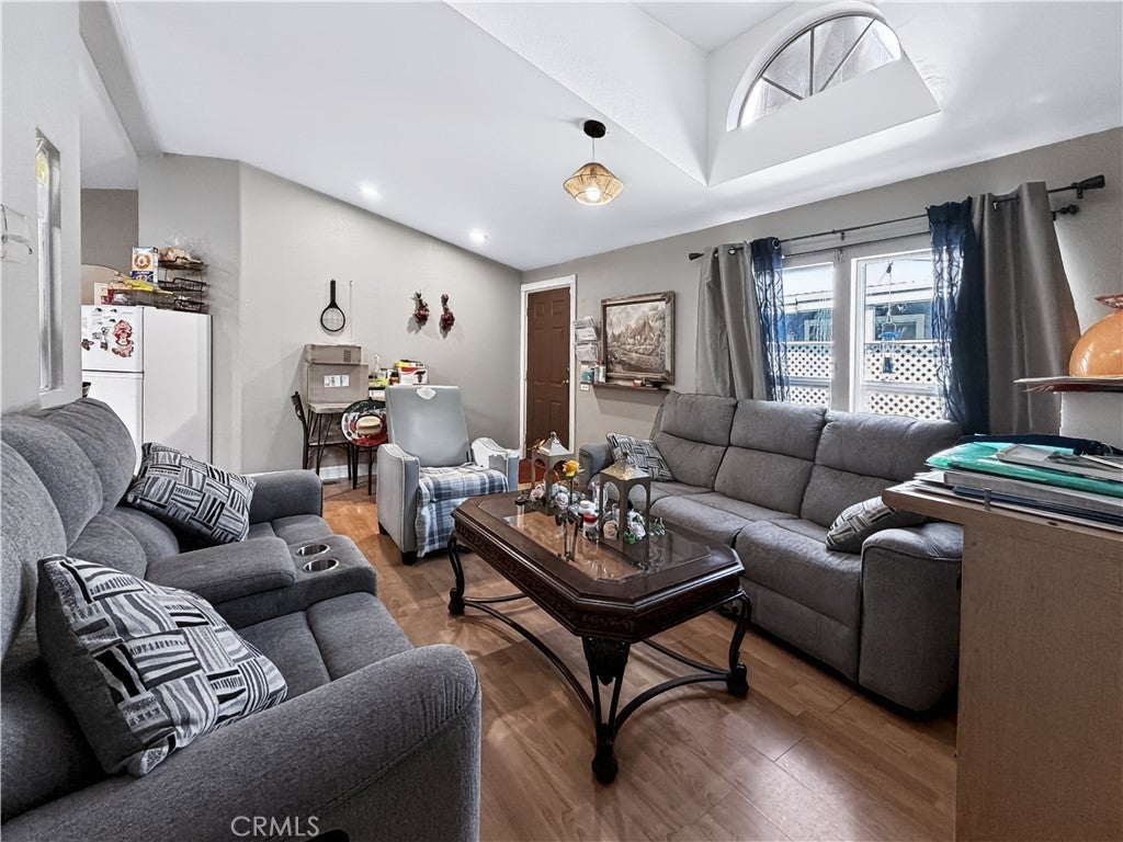 10965 Glenoaks 39