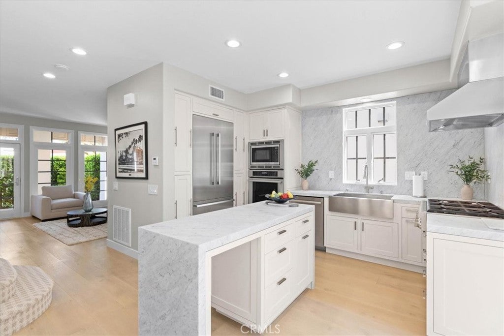 2534 Bungalow Place, Corona Del Mar CA 92625 - Photo 11