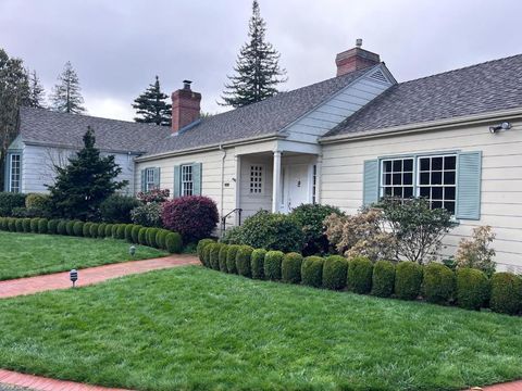 Photo of 3 Sherwood Court, Hillsborough, CA 94010 (MLS # ML82037147)