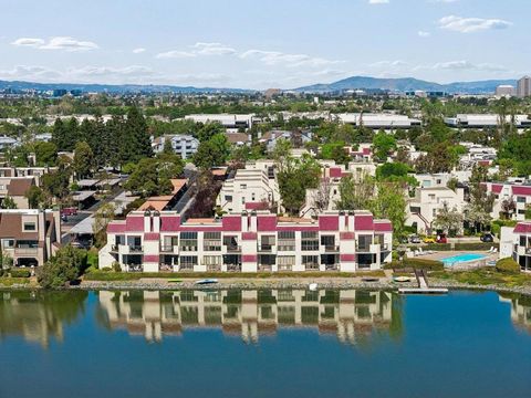 Photo of 234 Shorebird Circle, Redwood City, CA 94065 (MLS # ML82040547)