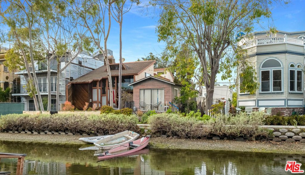 Photo of 415 Sherman Canal, Venice, CA 90291 (MLS # 25505299)