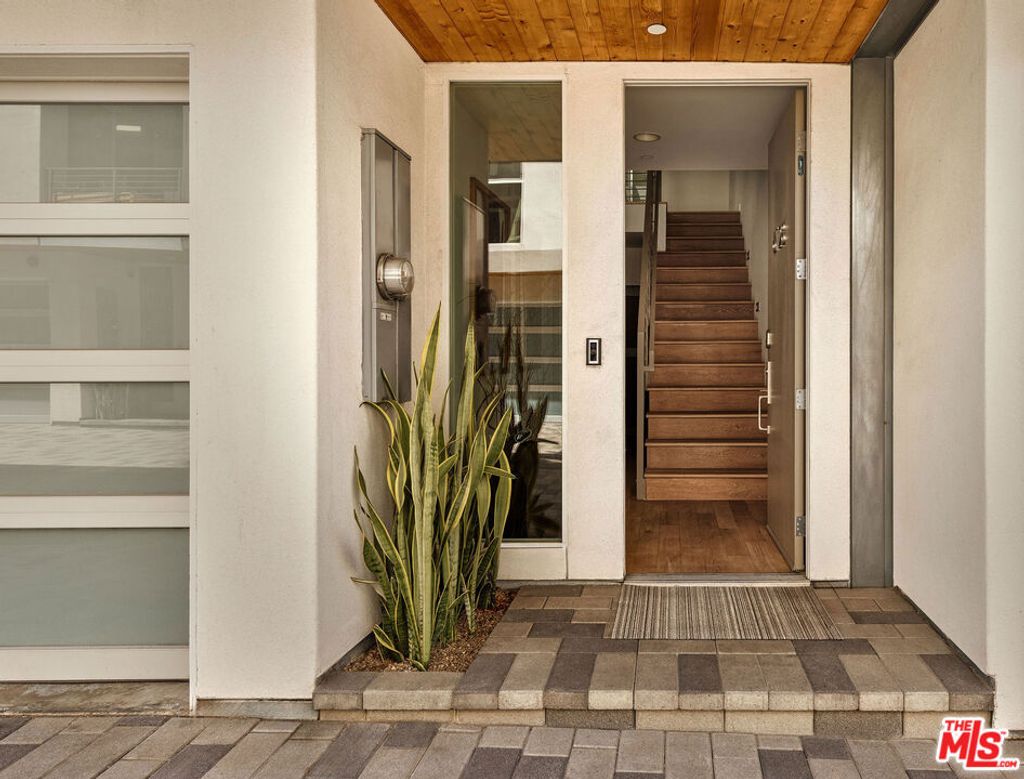 Photo of 6728 W Hepburn Way, Los Angeles, CA 90038 (MLS # 26827293)