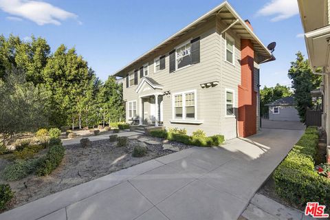 Photo of 416 S Van Ness Avenue, Los Angeles, CA 90020 (MLS # 26639307)