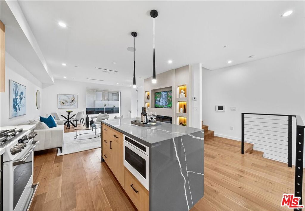 1327 N Fuller Avenue