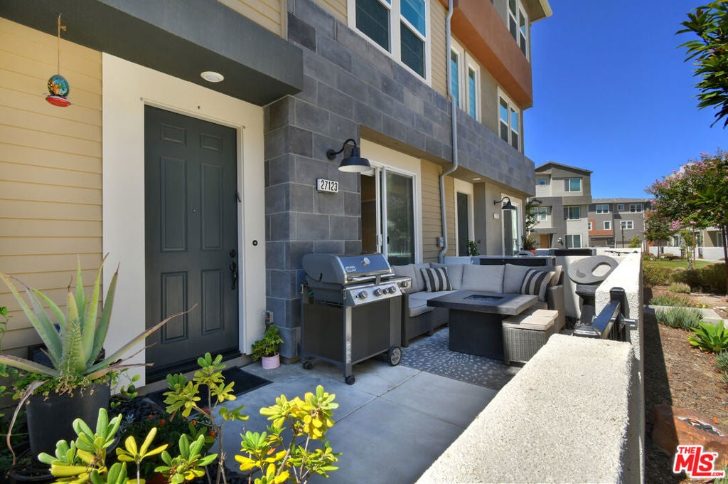 27123 Red Tail Place
