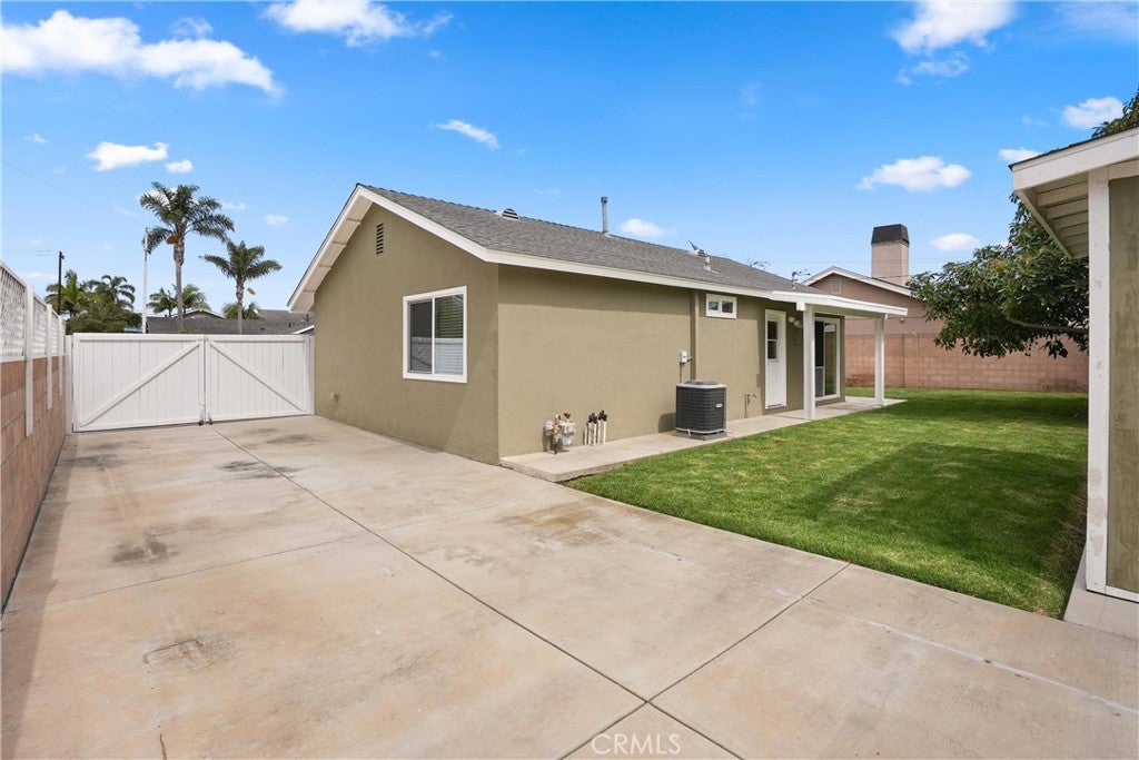 19562 Windward Lane, Huntington Beach CA 92646 - Photo 12