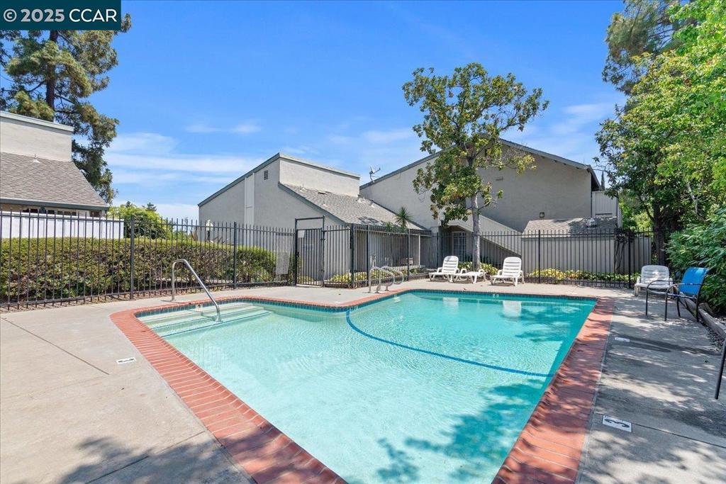 CREEKSIDE PARK - Residential