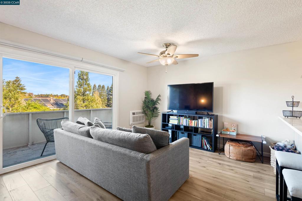 CREEKSIDE PARK - Residential