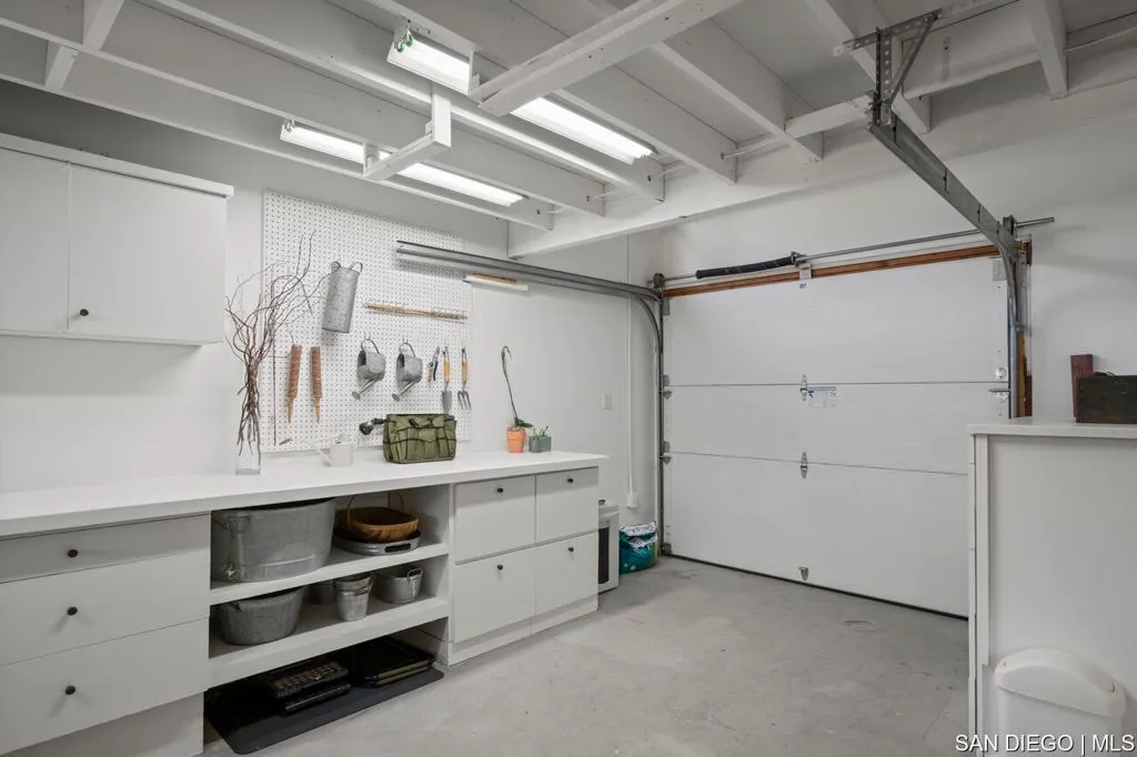 La Jolla, California 92037, United States, 5 Bedrooms Bedrooms, ,6 BathroomsBathrooms,Residential,Active,164083