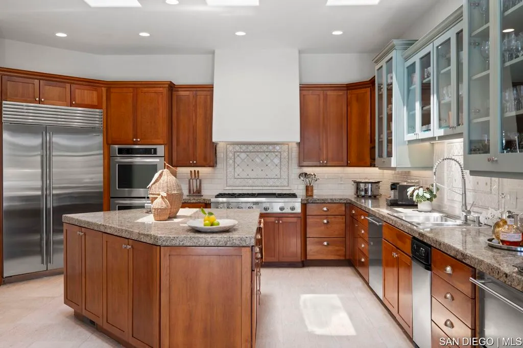 La Jolla, California 92037, United States, 5 Bedrooms Bedrooms, ,6 BathroomsBathrooms,Residential,Active,164083