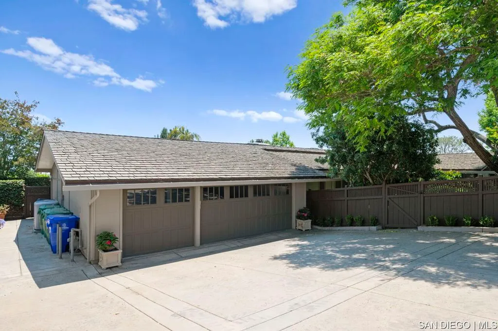 La Jolla, California 92037, United States, 5 Bedrooms Bedrooms, ,6 BathroomsBathrooms,Residential,Active,164083