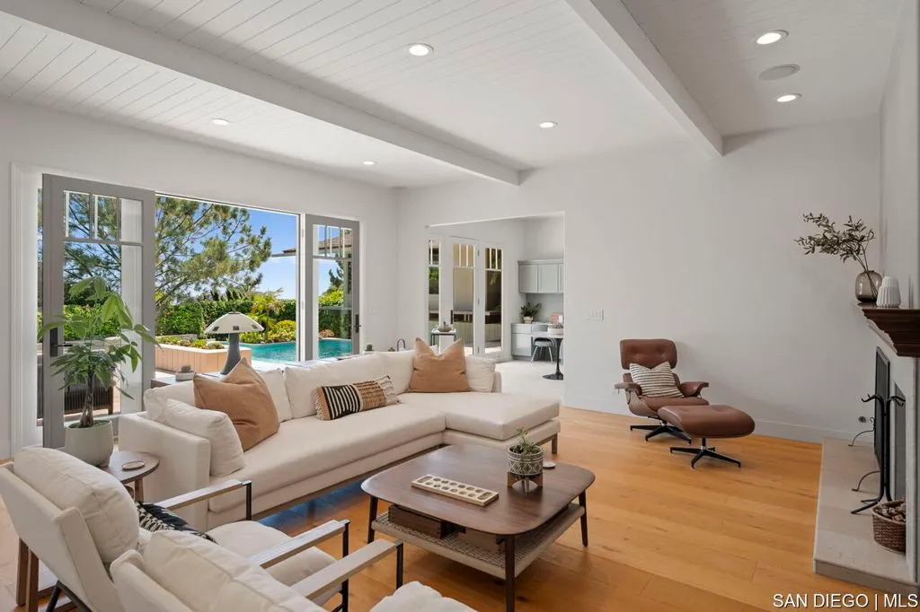 La Jolla, California 92037, United States, 5 Bedrooms Bedrooms, ,6 BathroomsBathrooms,Residential,Active,164083