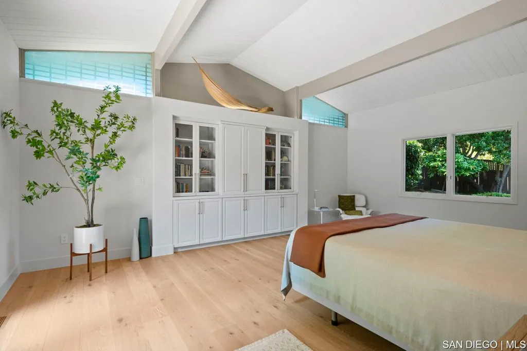 La Jolla, California 92037, United States, 5 Bedrooms Bedrooms, ,6 BathroomsBathrooms,Residential,Active,164083