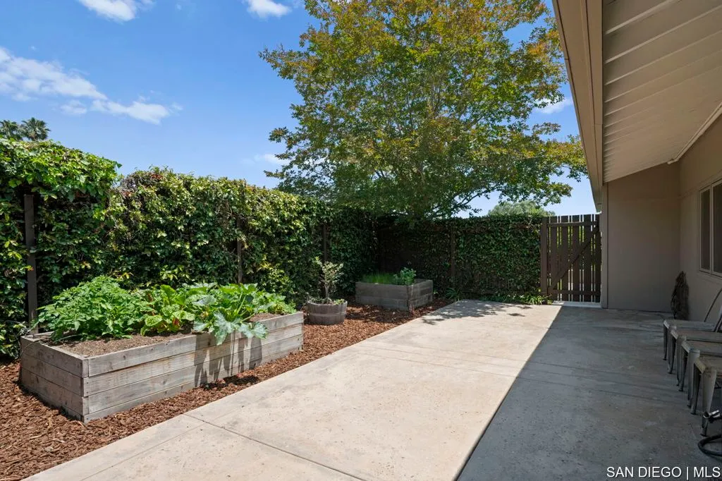 La Jolla, California 92037, United States, 5 Bedrooms Bedrooms, ,6 BathroomsBathrooms,Residential,Active,164083