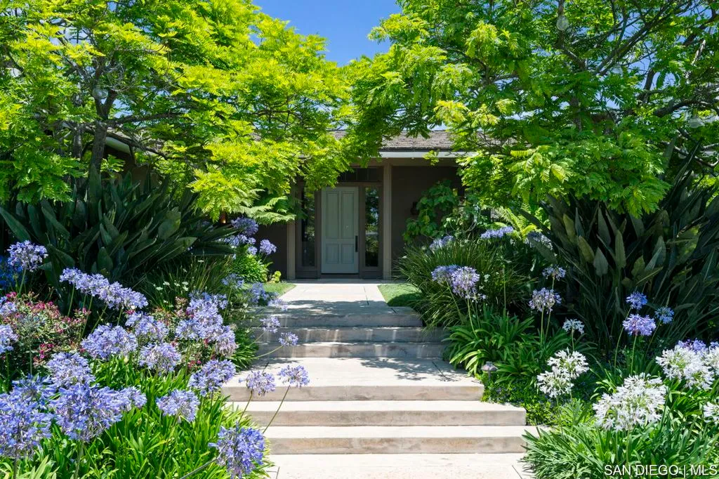 La Jolla, California 92037, United States, 5 Bedrooms Bedrooms, ,6 BathroomsBathrooms,Residential,Active,164083