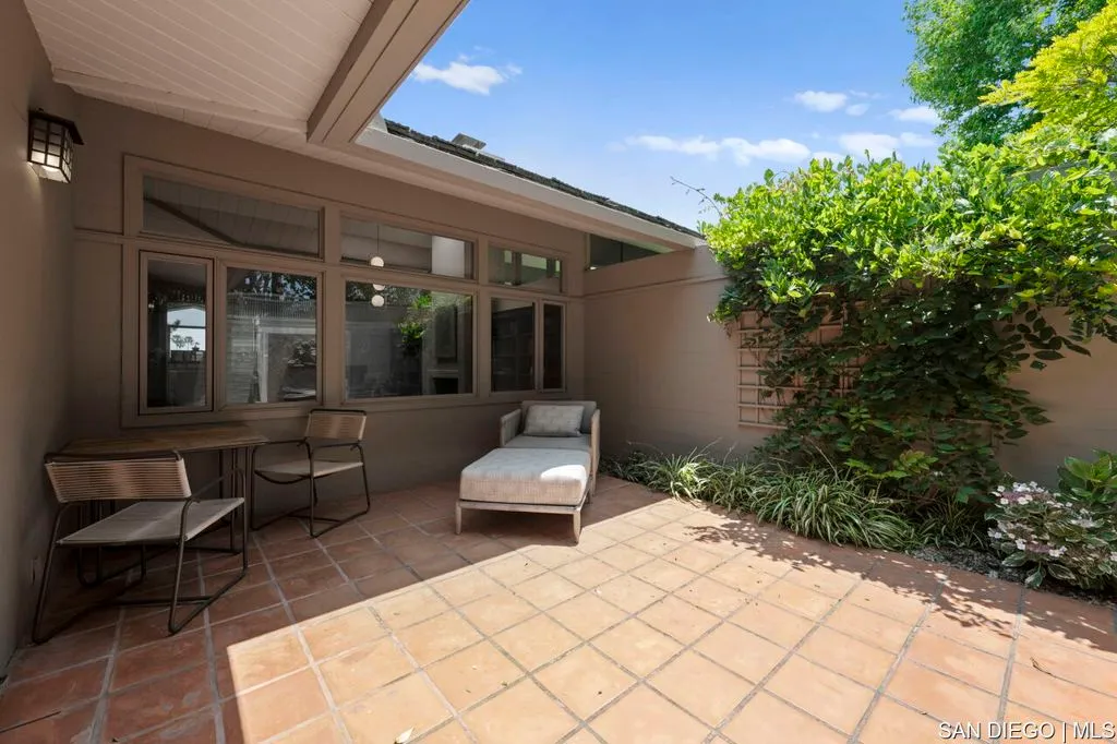 La Jolla, California 92037, United States, 5 Bedrooms Bedrooms, ,6 BathroomsBathrooms,Residential,Active,164083